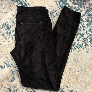 Hue Ribbed/Corduroy Black Leggings. Size Medium. Pull On.